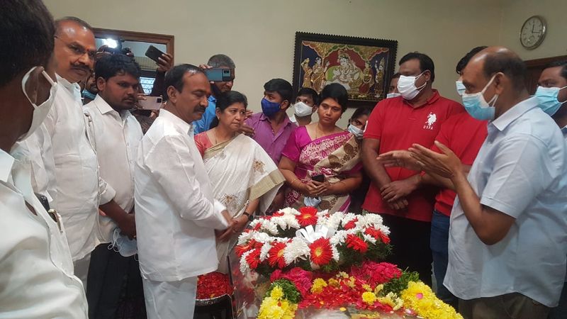 political leaders pays tribute to former ap cm konijeti rosaiah