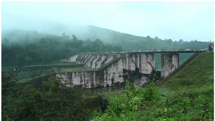 one more shutter opened in Mullaperiyar as water level rises one more shutter opened in Mullaperiyar as water level rises