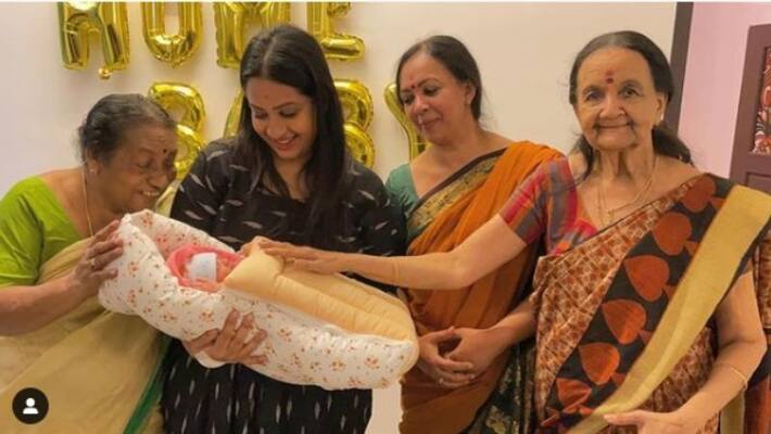 Sowbhagya Venkitesh share beautiful photo with her family Sowbhagya Venkitesh share beautiful photo with her family