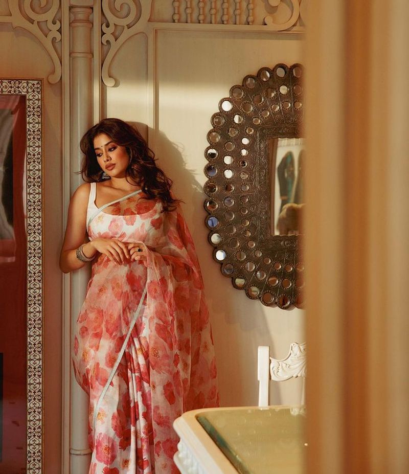 Actress jahnvi kapoor look like sridevi in latest saree photo gallery