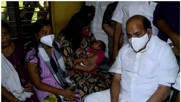 cpm secretary kodiyeri balakrishnan visit thiruvalla sandeeps home cpm secretary kodiyeri balakrishnan visit thiruvalla sandeeps home