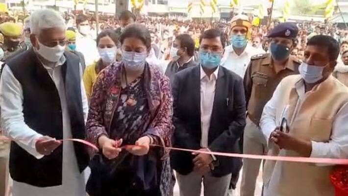 Smriti Irani took a jibe at Rahul Priyanka said sister along with brother is developing this area Smriti Irani took a jibe at Rahul Priyanka said sister along with brother is developing this area