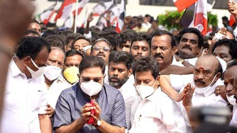 TTV Dhinakaran tearing the face of the DMK