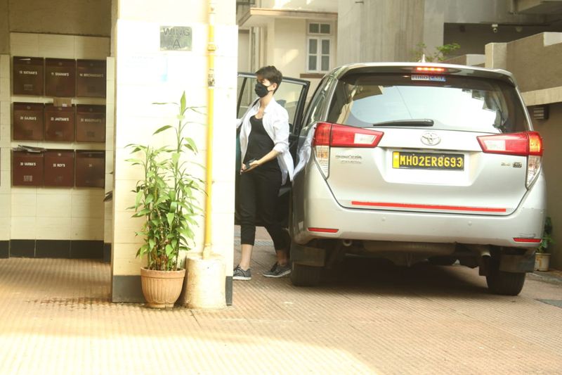 katrina kaif family members started arrived at celeb house bjc
