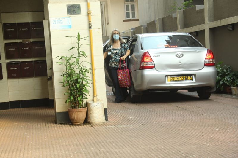 katrina kaif family members started arrived at celeb house bjc