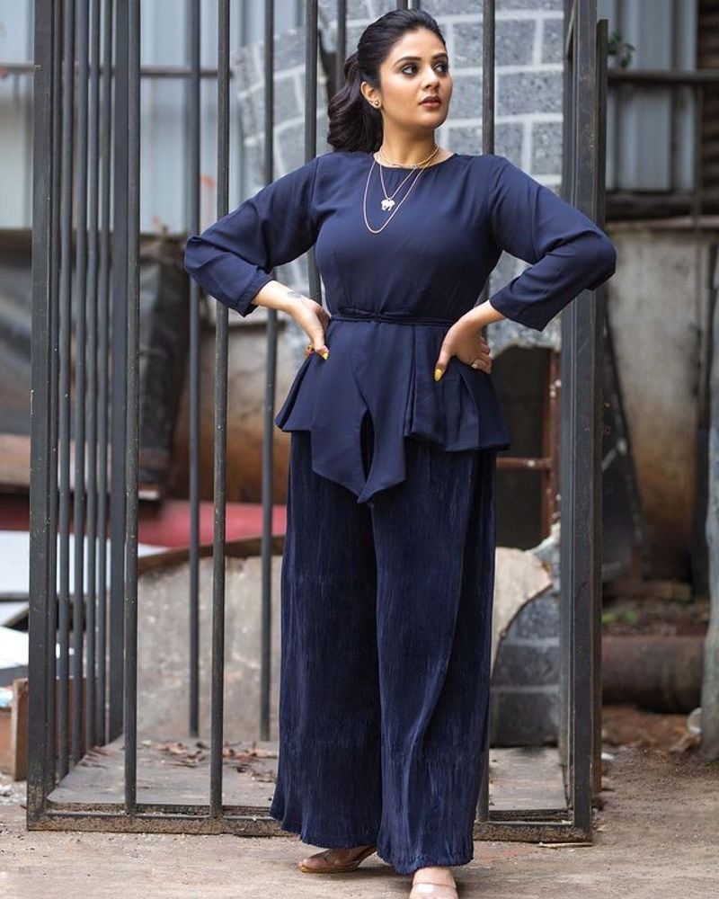 Sreemukhi complete blue dress photos goes viral