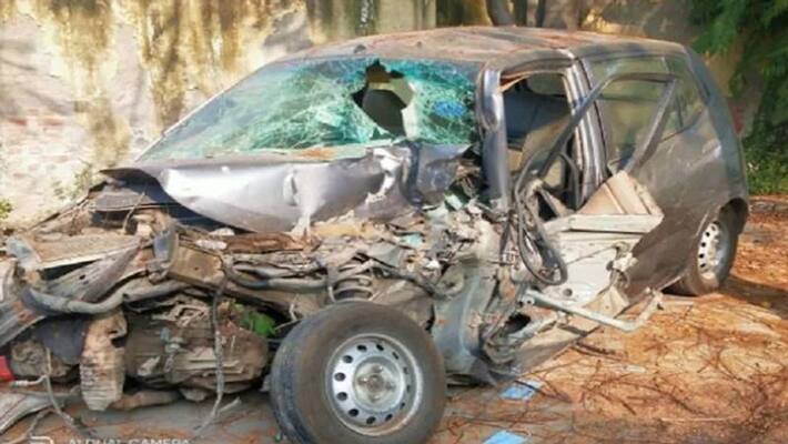 engineer dies on greater noida expressway painful road accident engineer dies on greater noida expressway painful road accident