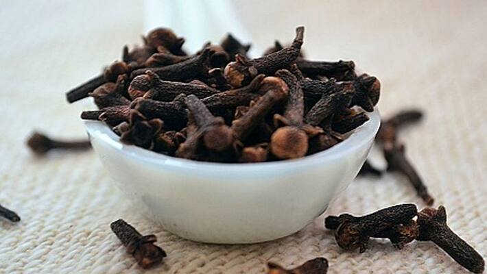 chewing clove on empty stomach can do wonders for your health chewing clove on empty stomach can do wonders for your health