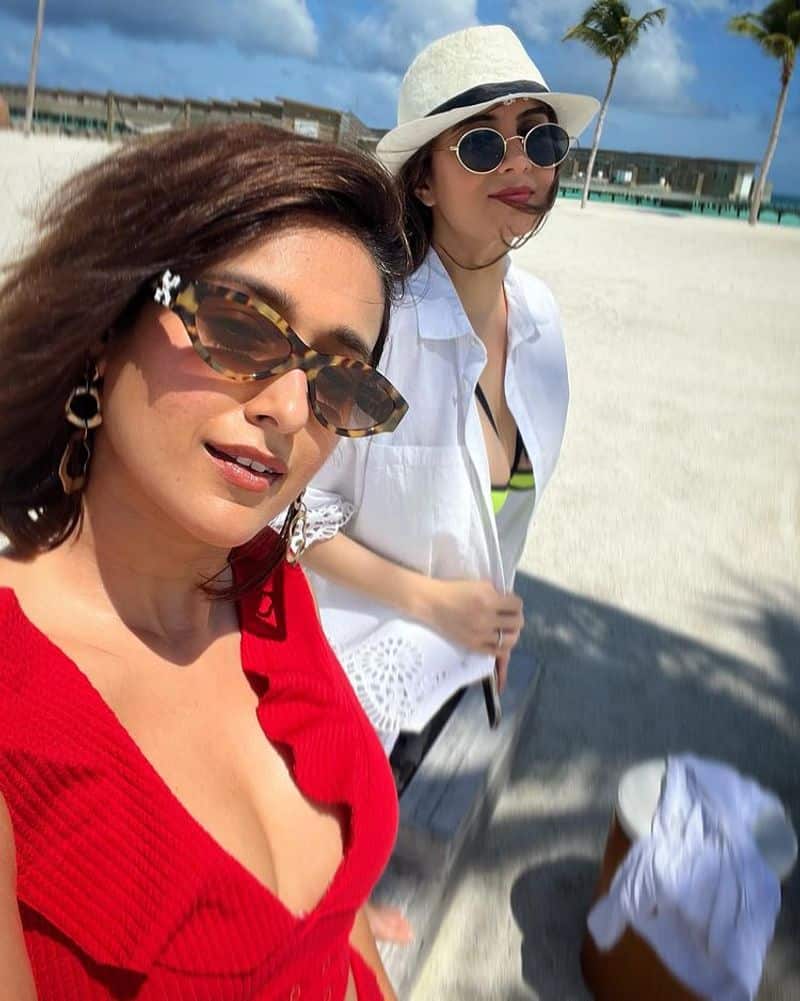 Maldives Diaries of the enticing Ileana mind blowing pictures