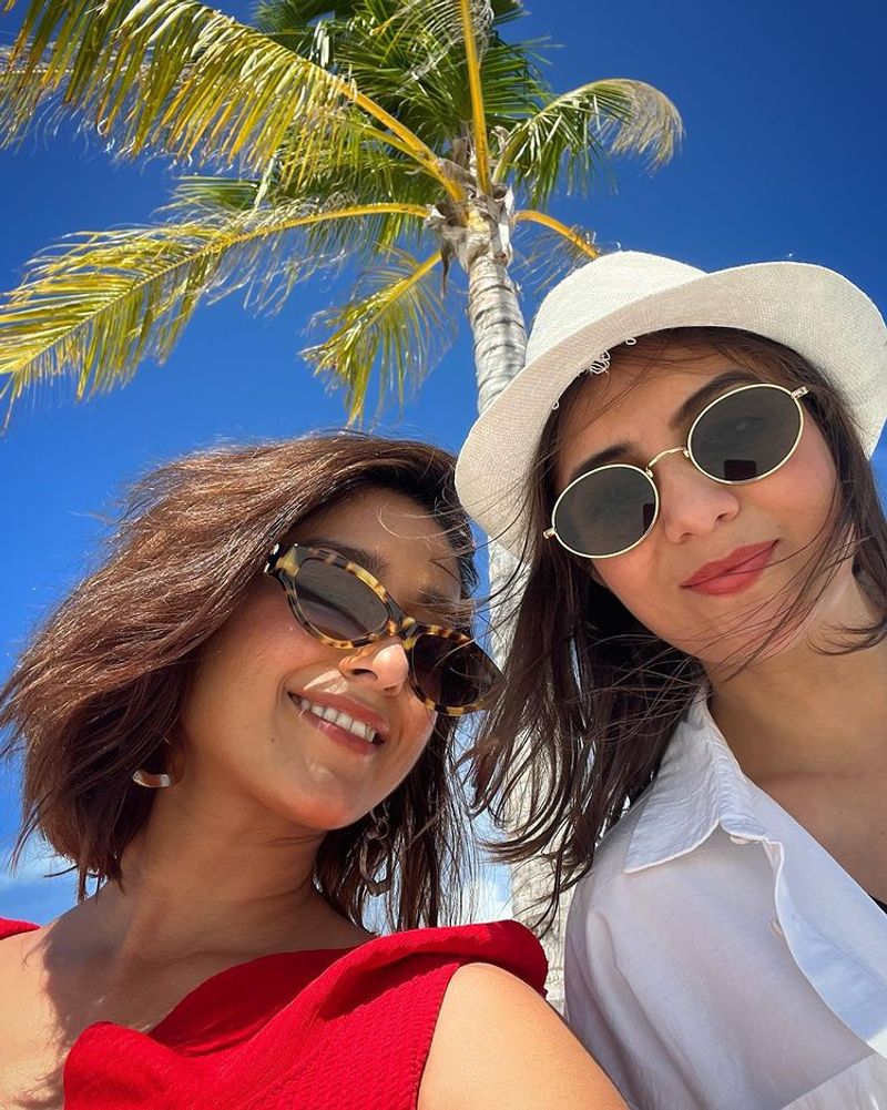 Maldives Diaries of the enticing Ileana mind blowing pictures