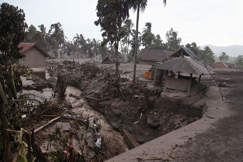11 villages buried by Mt Semeru hot ash in Indonesia