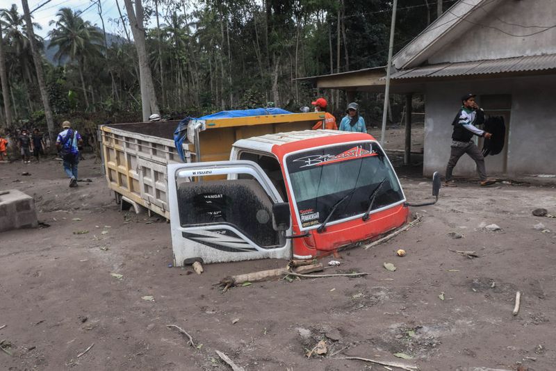 11 villages buried by Mt Semeru hot ash in Indonesia