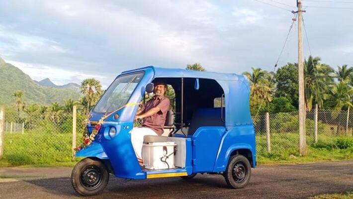 Zoho CEO loves to drive Mahindra Treo electric auto rickshaw suggest anand mahindra for Improvements ckm Zoho CEO loves to drive Mahindra Treo electric auto rickshaw suggest anand mahindra for Improvements ckm
