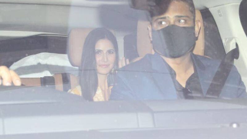 Katirna kaif Vicky Kaushal Marriage actress was spotted outside the house in a very beautiful dress left for Rajasthan with mother NTP
