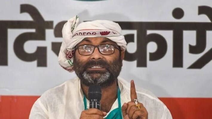 Congress came out on the streets regarding the problem of fertilizers Lallu said the farmer is groaning due to the shortage of fertilizers Congress came out on the streets regarding the problem of fertilizers Lallu said the farmer is groaning due to the shortage of fertilizers