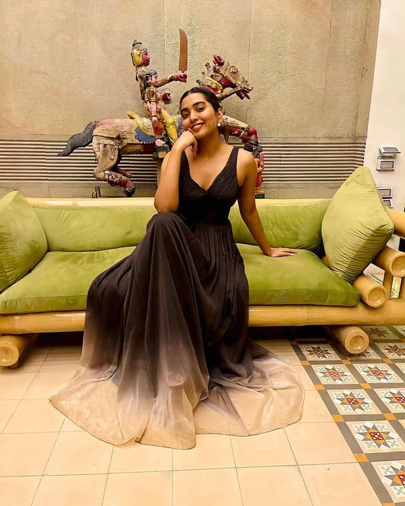 shivathmika tempting poses in sleeveless black gown latest pics goes viral