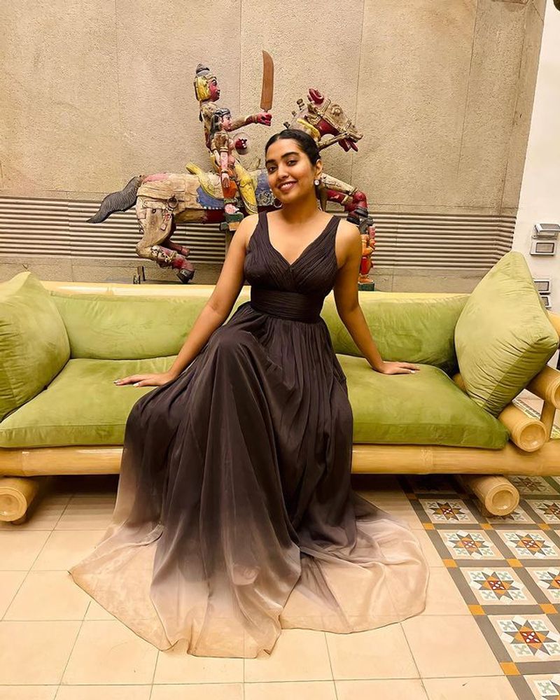 shivathmika tempting poses in sleeveless black gown latest pics goes viral