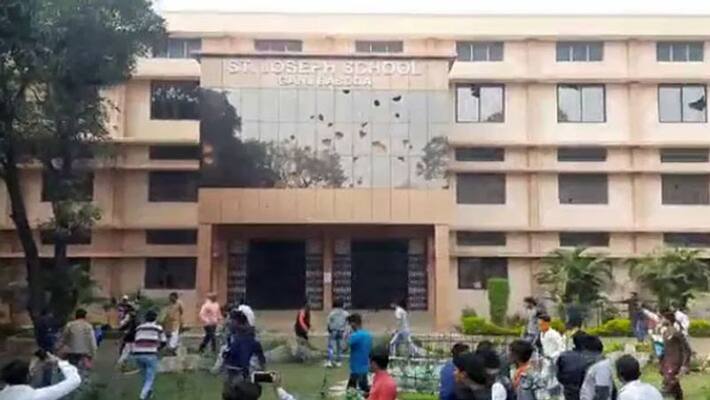 MP Vidisha Ganjbasoda right wing group Hindu organizations attacked missionary school over alleged conversion 8 students UDT MP Vidisha Ganjbasoda right wing group Hindu organizations attacked missionary school over alleged conversion 8 students UDT