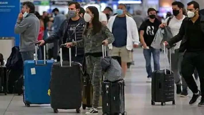 Omicron Maharashtra Mumbai Amidst threat more than 100 people back from abroad went missing switched off their phones UDT Omicron Maharashtra Mumbai Amidst threat more than 100 people back from abroad went missing switched off their phones UDT