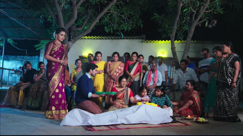 Karthik sacrifices all his properties to Neelammas family in todays Karthika deepam serial episode