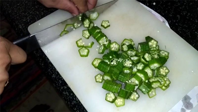 Kitchen tips: how to remove lady finger stickiness or slime, know best tips to make it crispy dva