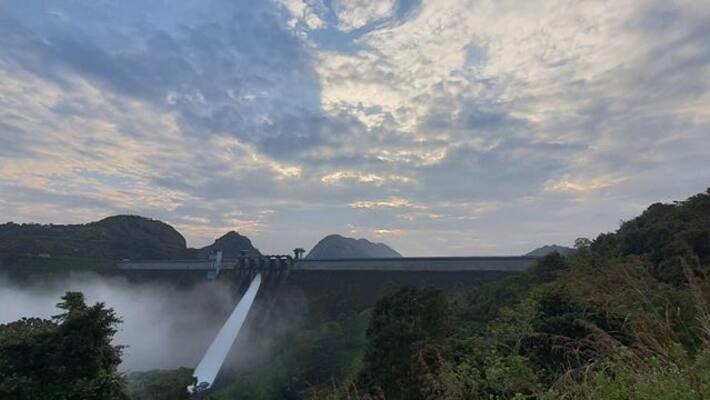 the water level in Mullaperiyar dam is above 140 feet. the water level in Mullaperiyar dam is above 140 feet.