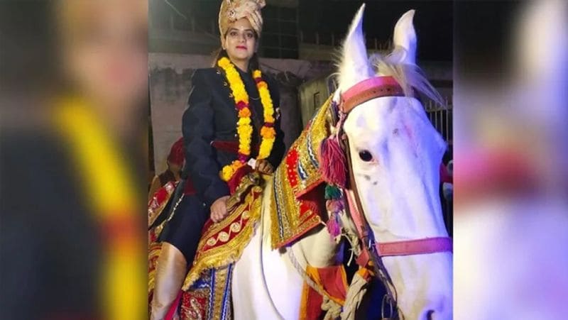unique marriage bride on rides a horse baraat and wear sherwani on her wedding video viral kpr