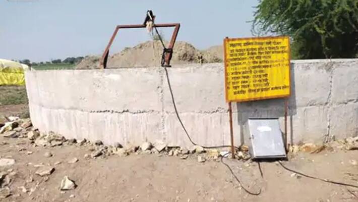 Maharashtra shocking news mother threw 2 year old son into the well Maharashtra shocking news mother threw 2 year old son into the well