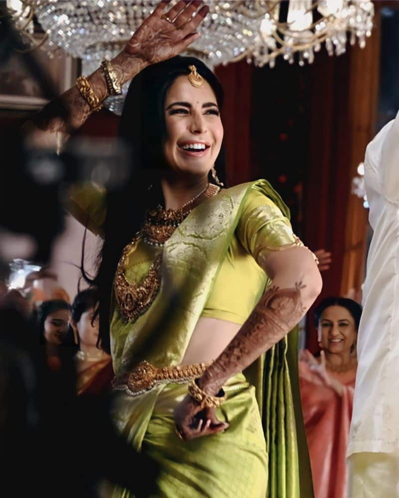Actress katrina kaif mehendi ceremony photos goes viral
