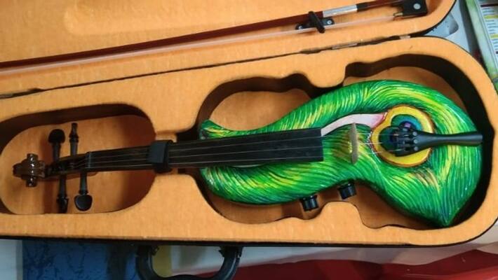 Mayilpeeli Violin for guruvayur krishna Priyan s Violin now belong to Guruvayoorappan Mayilpeeli Violin for guruvayur krishna Priyan s Violin now belong to Guruvayoorappan