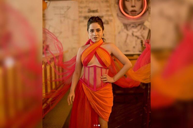 Fans troll Urfi Javed for her revealing corset and dupatta look ALB