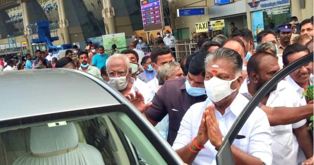 சசிகலாவை கட்சியில் சேர்க்க வேண்டும்...! ஓபிஎஸ்க்கு ஆதரவு தெரிவித்த முன்னாள் அமைச்சர்கள்...!