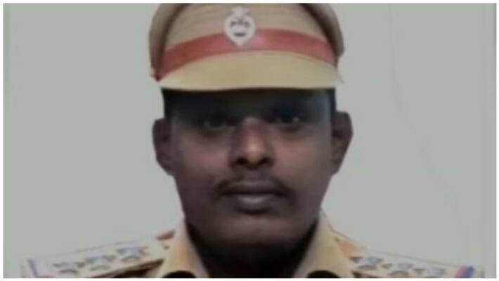 Police inspector who avoids bribery ... What did he do at the police station ..? Police inspector who avoids bribery ... What did he do at the police station ..?