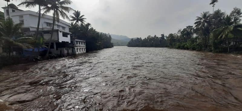 tamilnadu open Mullaperiyar Dam shutter at midnight Kerala go to Supreme Court