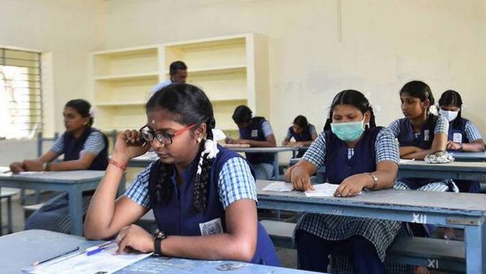 Number Of Students Raises in School in Karnataka in Between Omicron Fear snr Number Of Students Raises in School in Karnataka in Between Omicron Fear snr