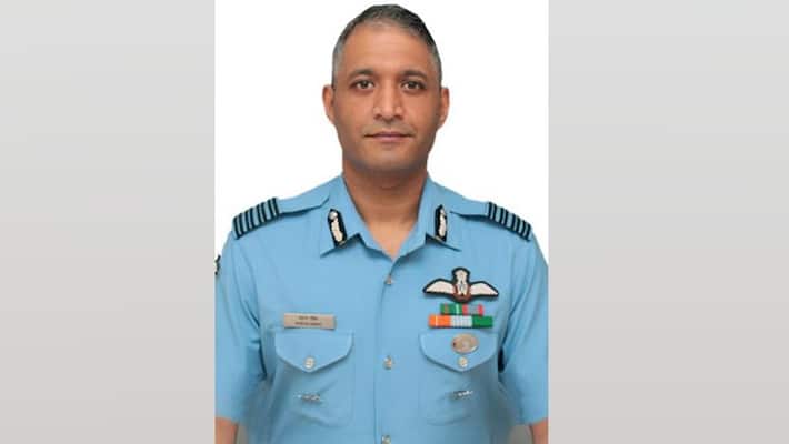 Bipin Rawat Helicopter Crash Group Captain only survivor of the helicopter had three operations in 24 hours, now further treatment will be done in Bangalore Bipin Rawat Helicopter Crash Group Captain only survivor of the helicopter had three operations in 24 hours, now further treatment will be done in Bangalore