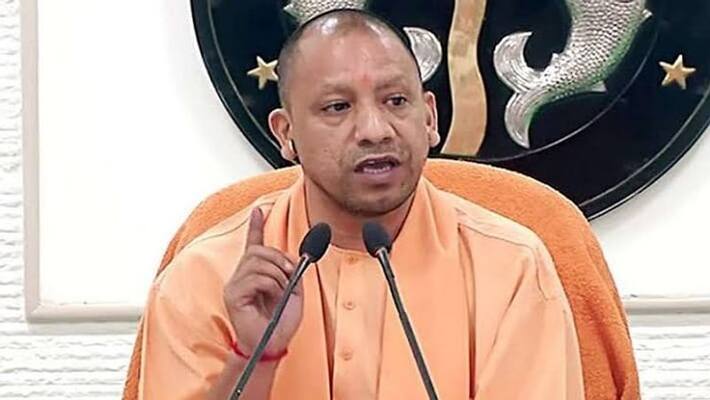 CM Yogi instructed the officers to speed up the pace of vaccination set a target of giving 4 crore doses in 2 CM Yogi instructed the officers to speed up the pace of vaccination set a target of giving 4 crore doses in 2