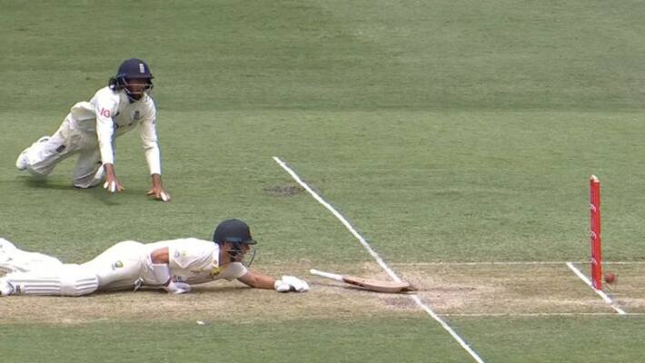 The Ahses: Australian Player David Warner and England s Haseeb Hameed involve in comedy of errors on Day 2 The Ahses: Australian Player David Warner and England s Haseeb Hameed involve in comedy of errors on Day 2