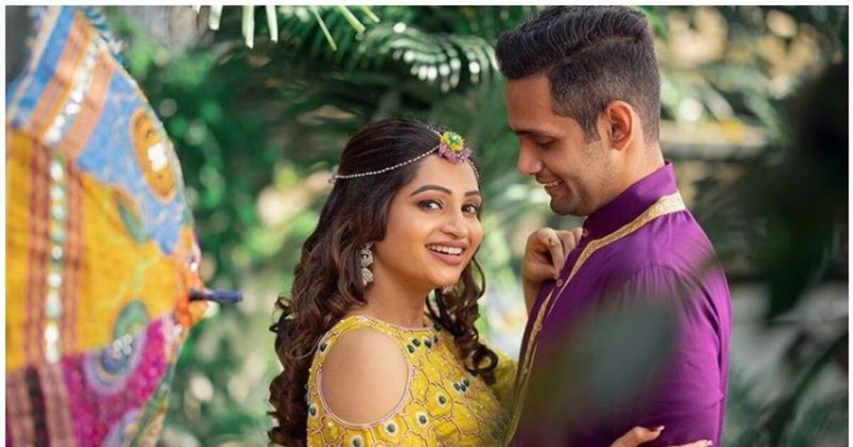 காதலனுடன் ஹீரோயின்களை மிஞ்சிய ரொமான்ஸ்! களைகட்டிய விஜய் டிவி சீரியல் நடிகை நக்ஷத்திராவின் மெஹந்தி கொண்டாட்டம்!