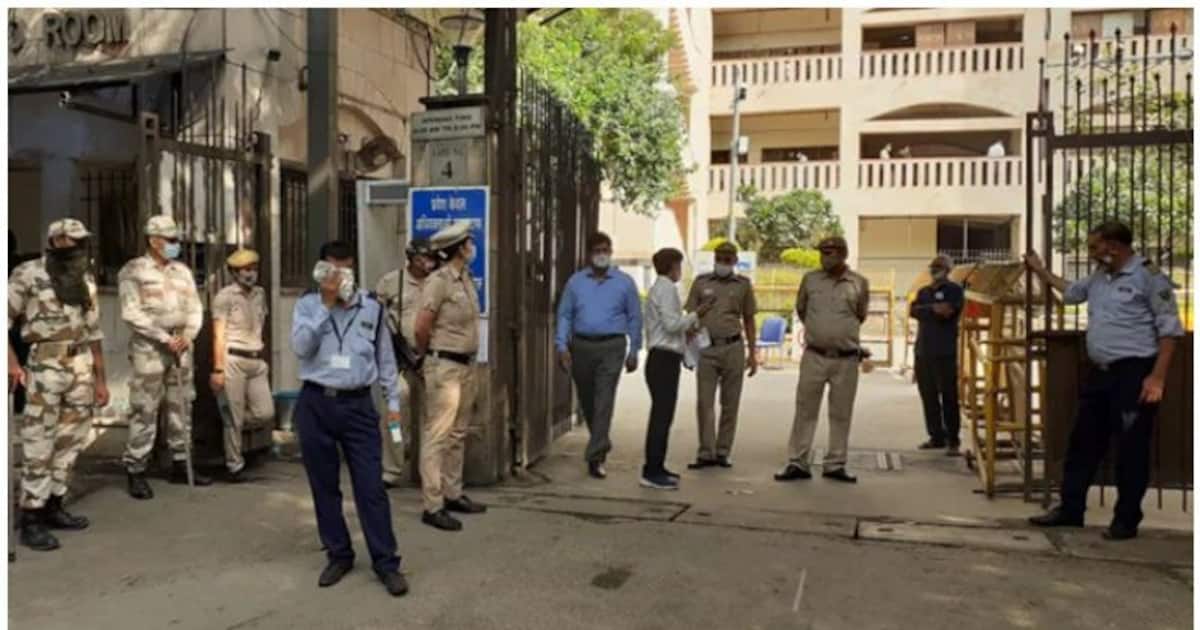 Rohini Court ദില്ലിയിൽ വീണ്ടും സുരക്ഷാ വീഴ്ച; രോഹിണി കോടതിക്കുള്ളി