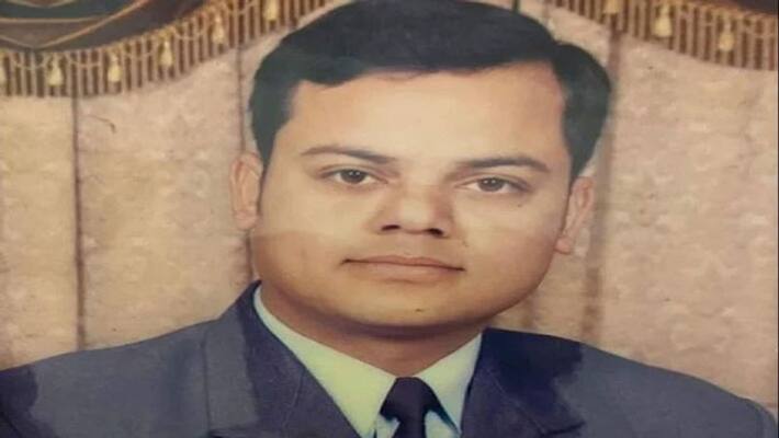 A wave of mourning at the house of the Wing Commander who was martyred in the Coonoor helicopter accident a large number of people reached to console A wave of mourning at the house of the Wing Commander who was martyred in the Coonoor helicopter accident a large number of people reached to console