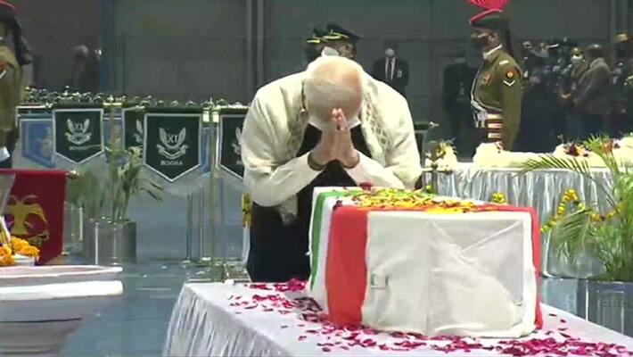 pm modi at Palam air base pays tribute to general bipin rawat others who died in chopper crash bsm pm modi at Palam air base pays tribute to general bipin rawat others who died in chopper crash bsm