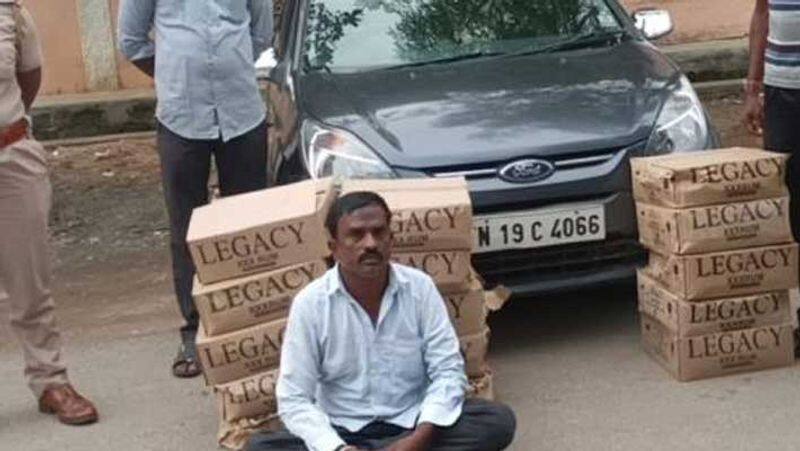 Car Chasing the liquor packets was driven 10 km. Chase away women police in tirupattur