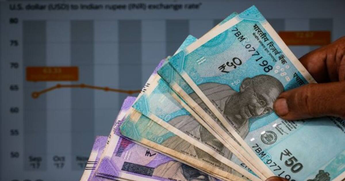 rupee hits all time low: டாலருக்கு எதிராக ரூபாய் மதிப்பு வரலாறு காணாத வீழ்ச்சி: என்ன காரணம்? ஆர்பிஐ தலையிடுமா?