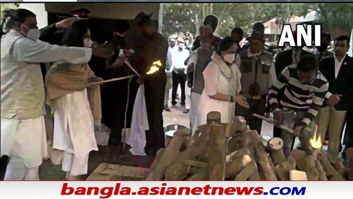 Bipin Rawat last rites at Delhi's Brar Square crematorium full military honors ALB Bipin Rawat last rites at Delhi's Brar Square crematorium full military honors ALB