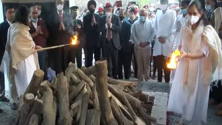 CDS Gen Rawat laid to rest with full military honours at Brar Square crematorium in Delhi cantonment mnj CDS Gen Rawat laid to rest with full military honours at Brar Square crematorium in Delhi cantonment mnj