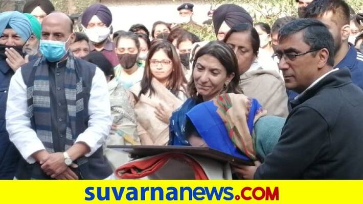 We must give him a smiling send off said Brigadier LS Lidder wife Geetika at funeral in delhi mnj We must give him a smiling send off said Brigadier LS Lidder wife Geetika at funeral in delhi mnj
