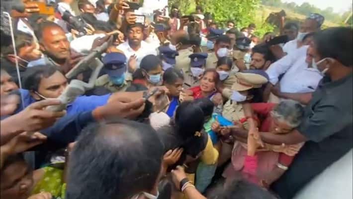 farmer commits suicide in medek... ysrcp chief Sharmila Met Farmer Family farmer commits suicide in medek... ysrcp chief Sharmila Met Farmer Family