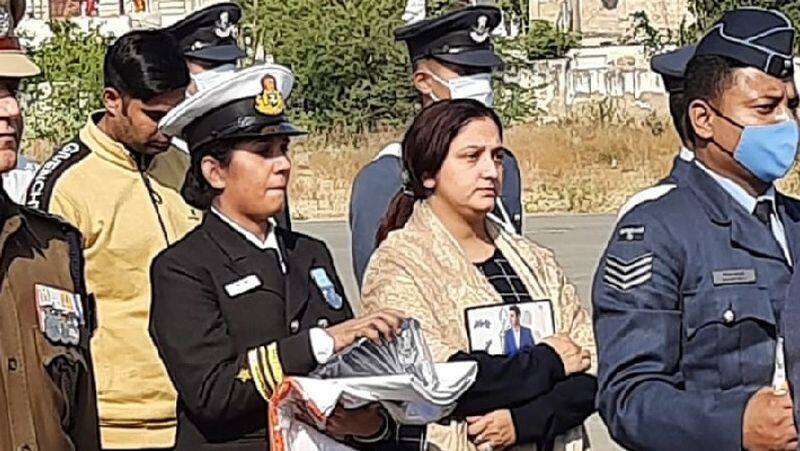 CDS Genreal Bipin Rawat and his wife Madhulika remains immersed in Haridwar, 4 martyrs positive identification completed, all updates and live news of Helicopter Crash in Tamilnadu, DVG