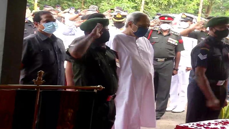 CDS Genreal Bipin Rawat and his wife Madhulika remains immersed in Haridwar, 4 martyrs positive identification completed, all updates and live news of Helicopter Crash in Tamilnadu, DVG